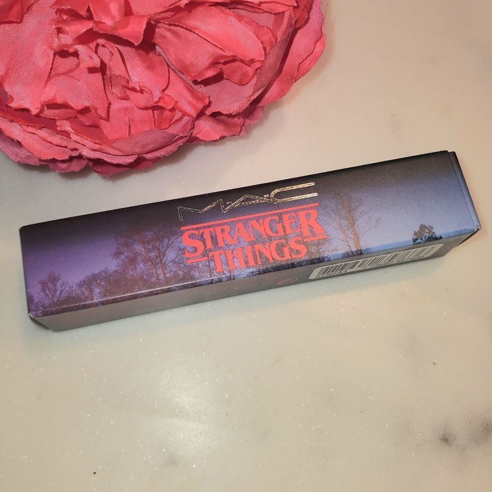 MAC X Stranger Things Lipgloss - Wild Wheeler (Sheer Bright Pink) - Picture 11 of 15